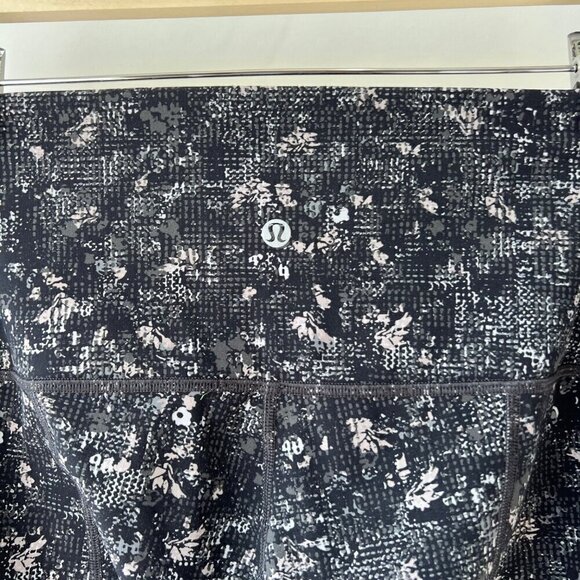 Lululemon Printed Highrise scallop hems crop leggings B100 - Picture 6 of 7